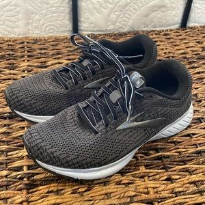 Brooks Revel 3 size 7 EUC